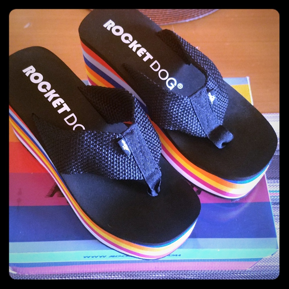 NWT Rocket Dog platform flip flops